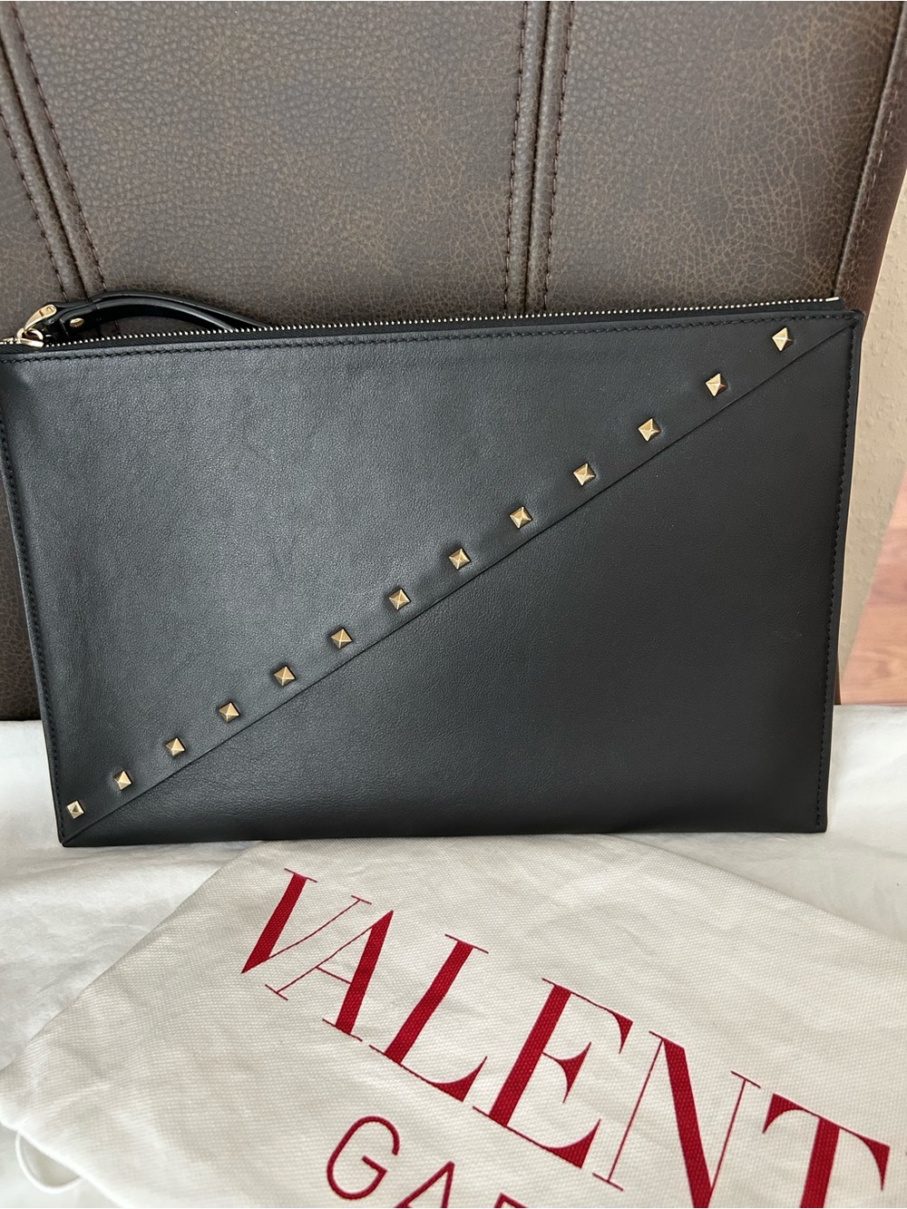 Valentino Garavani Black Leather Rockstud Zip Pouch